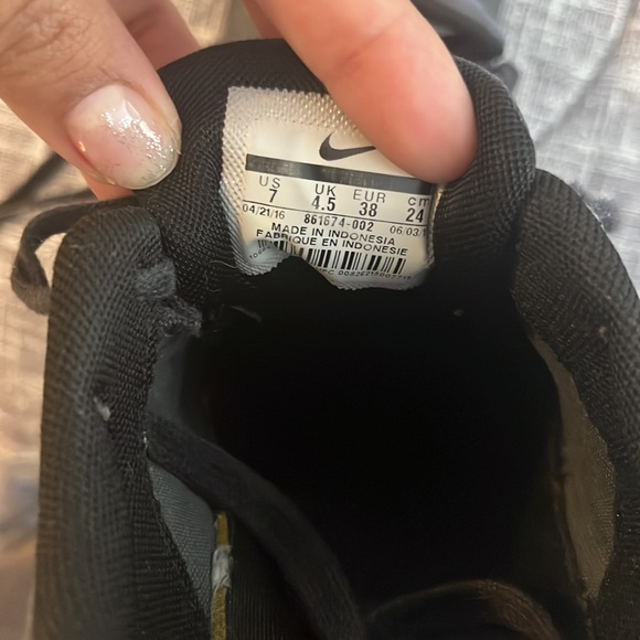 ‼️SUPER SALE-NIKE AIR‼️ Model upc 00826215007715 - Picture 5 of 9